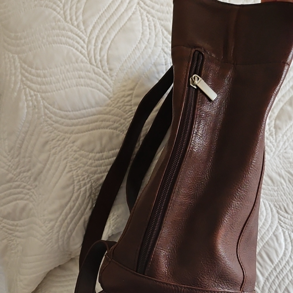 Ellington Dark Brown Leather Backpack with Classic Design - Picture 4 of 9